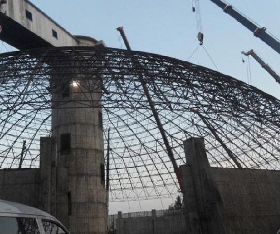 河西网架分条或分块安装法